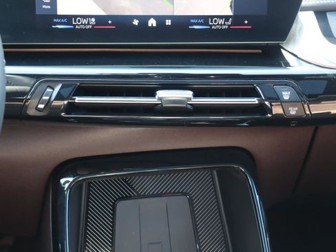 Used 2024 BMW X1 xDrive28i w/ Premium Package image 15