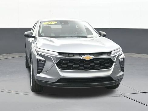 Used 2024 Chevrolet Trax LS FWD image 20