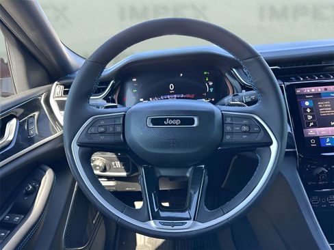 Used 2023 Jeep Grand Cherokee Trailhawk image 15