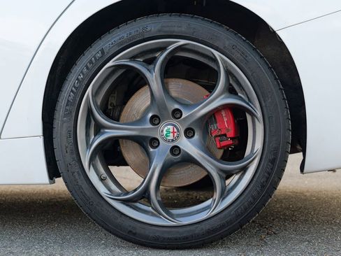Used 2017 Alfa Romeo Giulia Ti w/ TI 19" Sport Package AWD/4WD image 14