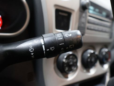 Used 2009 Pontiac Vibe Base w/ Sun And Sound Package image 29