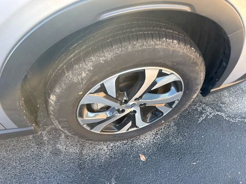 Used 2022 Subaru Outback Limited image 32