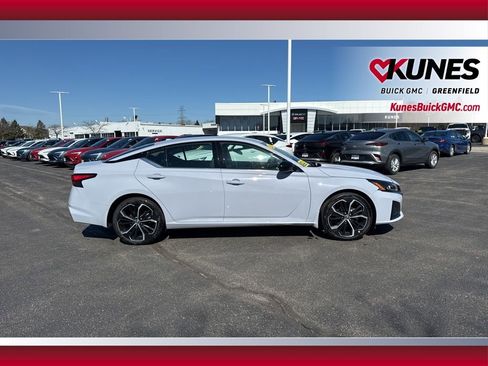 Used 2025 Nissan Altima 2.5 SR image 4