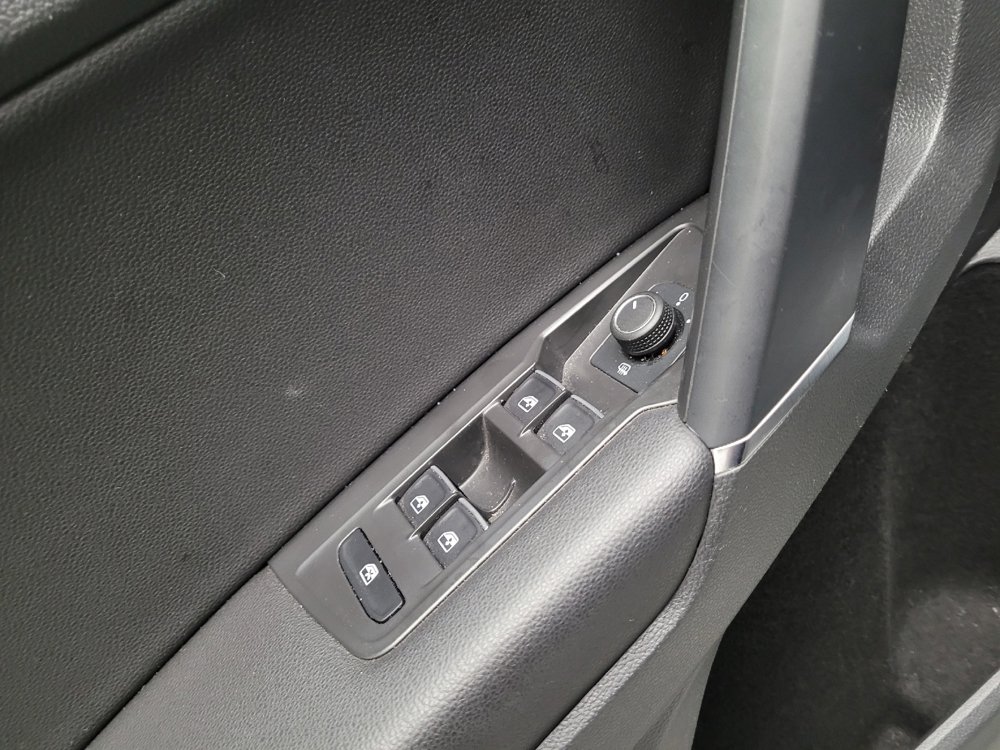 Used 2020 Volkswagen Tiguan SE w/ Panoramic Sunroof Package FWD image 27