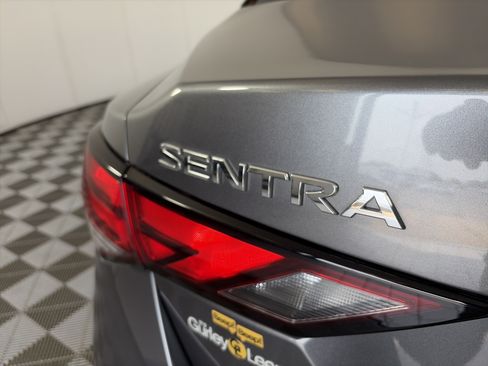Certified 2022 Nissan Sentra SV FWD image 14