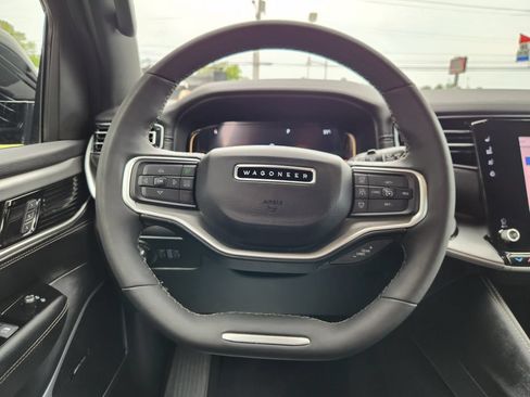 Used 2025 Jeep Wagoneer Series II AWD/4WD image 22