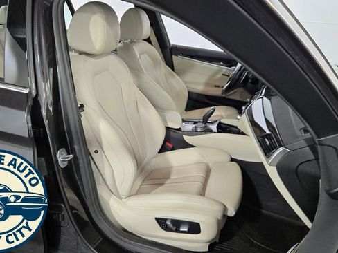 Used 2018 BMW 530e xDrive w/ Premium Package 2 image 38