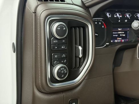 Used 2019 GMC Sierra 1500 SLT w/ SLT Premium Plus Package AWD/4WD image 17