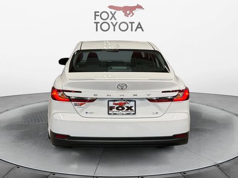 Used 2026 Toyota Camry LE w/ Convenience Package FWD image 5