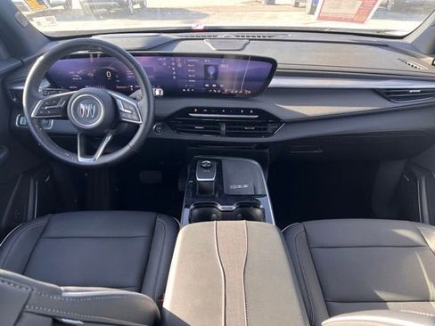 Used 2025 Buick Enclave Preferred image 11