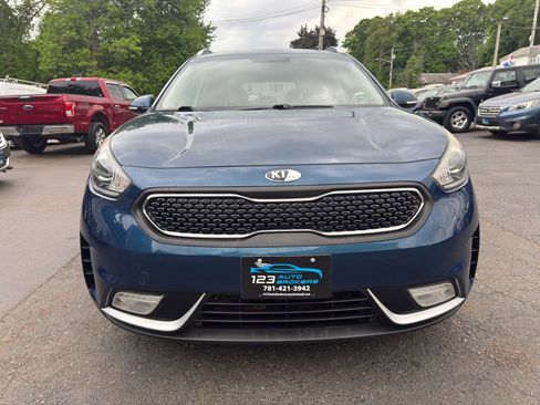 Used 2019 Kia Niro EX FWD image 2