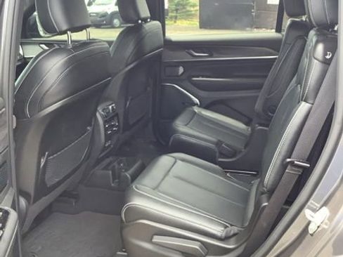 Used 2023 Jeep Grand Cherokee L Overland AWD/4WD image 21