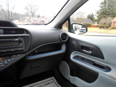 Used 2013 Toyota Prius C Two image 13