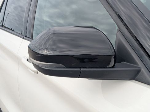 Used 2025 Ford Explorer ST-Line w/ ST-Line Street Pack image 14