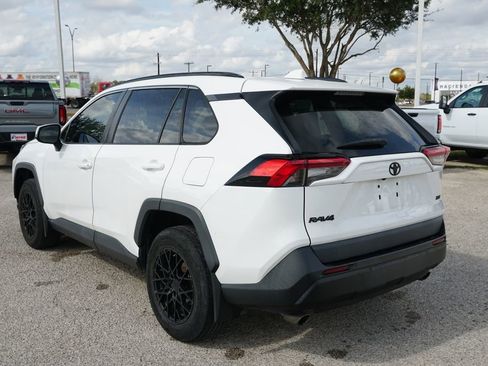 Used 2020 Toyota RAV4 XLE image 11