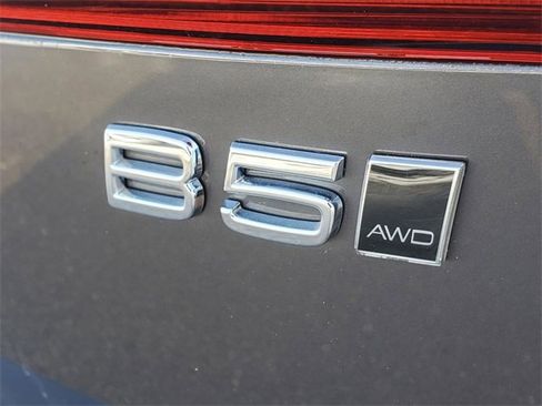 Certified 2025 Volvo XC60 B5 Plus image 8