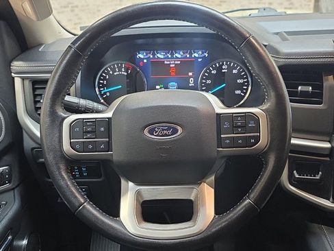 Used 2024 Ford Expedition XLT image 17