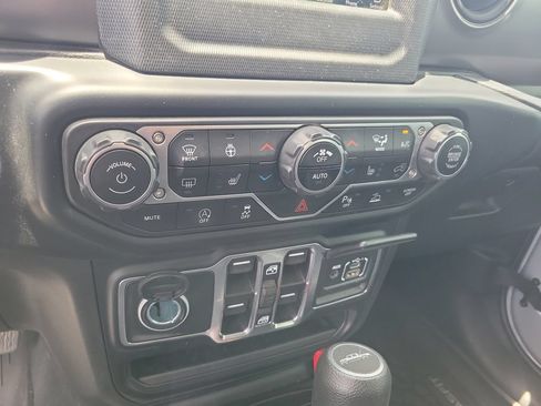 Used 2023 Jeep Gladiator Sport AWD/4WD image 31