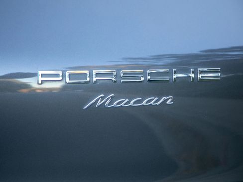 Used 2018 Porsche Macan Sport Edition image 19