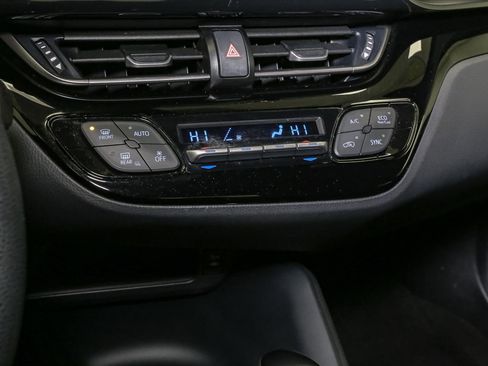 Used 2019 Toyota C-HR LE image 27