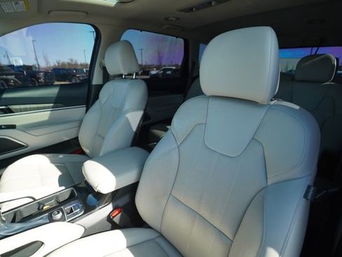 Used 2024 Kia Telluride EX w/ EX Captain's Chair Package image 38