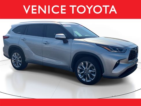 Used 2023 Toyota Highlander Limited image 1