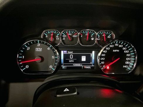 Used 2018 Chevrolet Suburban Premier AWD/4WD image 23