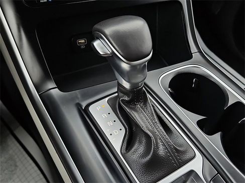 Used 2024 Kia Carnival LX image 14