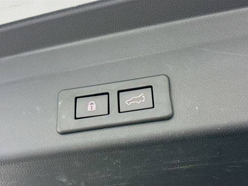 Used 2023 Subaru Ascent Limited w/ Technology Package image 33