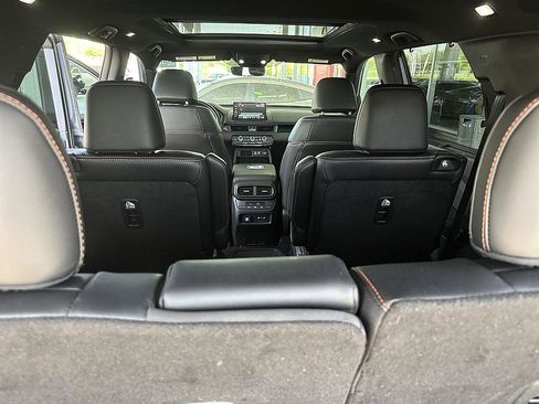 Used 2024 Honda Pilot TrailSport image 24