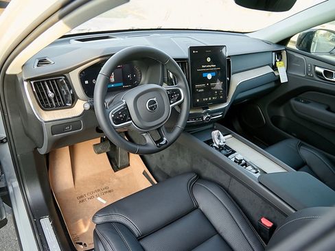 New 2026 Volvo XC60 B5 Ultra w/ Climate Package image 14