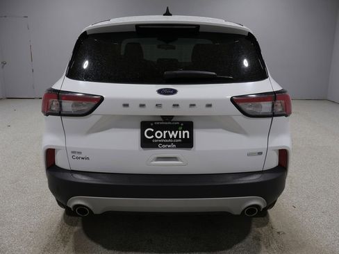 Used 2020 Ford Escape SE image 3