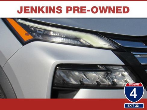 Used 2024 Nissan Rogue SV AWD/4WD image 10