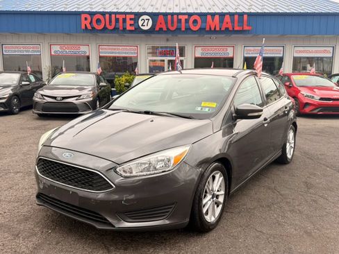 Used 2016 Ford Focus SE FWD image 1