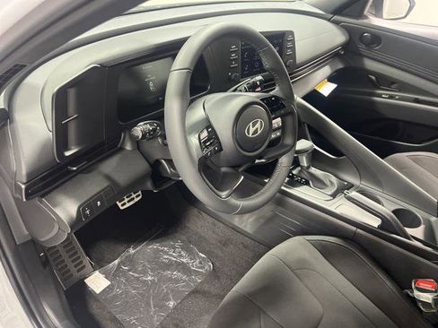 New 2025 Hyundai Elantra Sport image 9