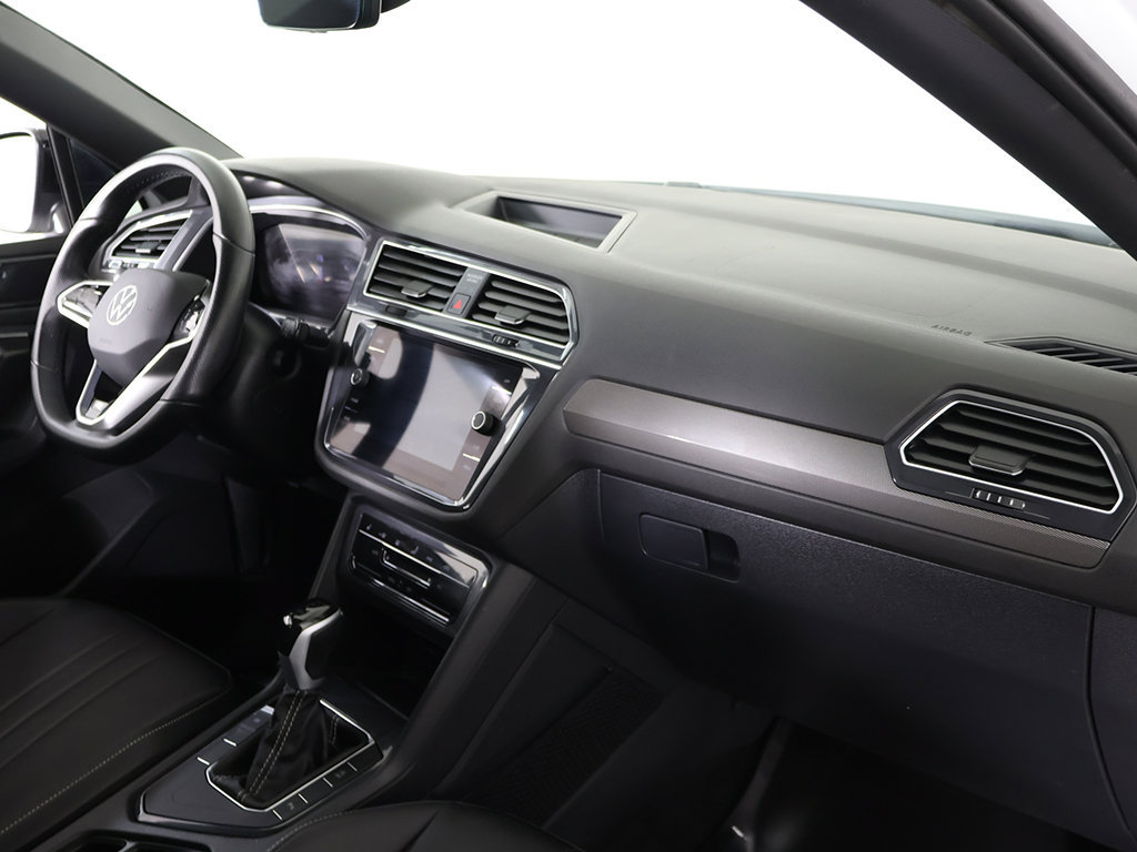 Used 2023 Volkswagen Tiguan SE R-Line FWD image 30