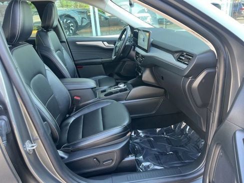 Certified 2025 Ford Escape Platinum AWD/4WD image 22