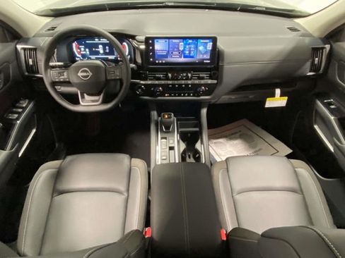 New 2026 Nissan Pathfinder SL image 9