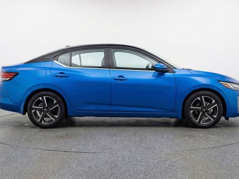 Used 2025 Nissan Sentra SV FWD image 11