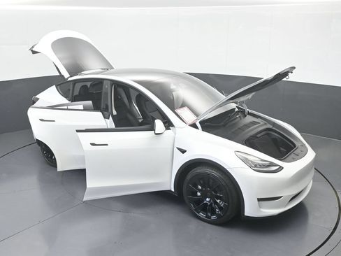 Used 2022 Tesla Model Y Long Range AWD/4WD image 69