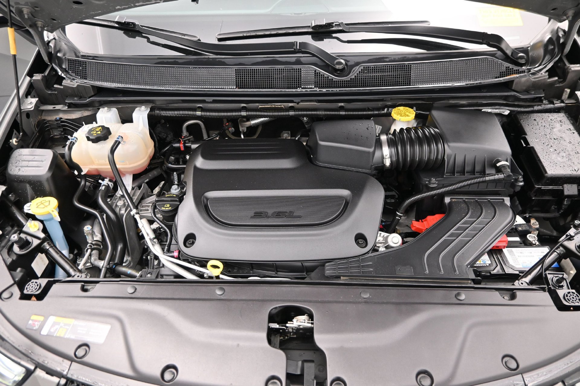 Used 2025 Chrysler Pacifica Limited FWD image 16
