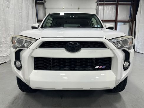 Used 2015 Toyota 4Runner SR5 AWD/4WD image 2