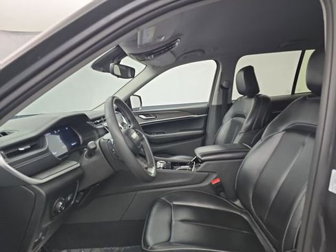 Used 2023 Jeep Grand Cherokee Limited image 22