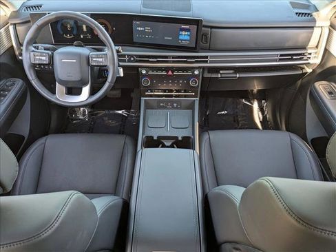 Used 2025 Hyundai Santa Fe SEL FWD image 16