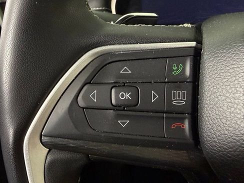 Used 2023 Jeep Grand Cherokee Altitude AWD/4WD image 19