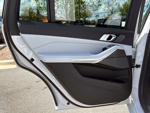 New 2026 BMW X7 xDrive40i image 13
