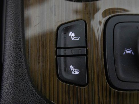 Certified 2023 GMC Acadia SLE w/ Driver Convenience Package image 24