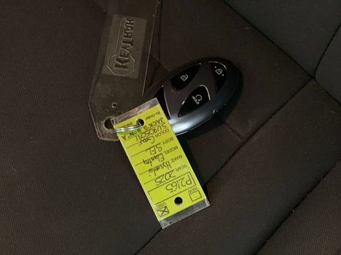 Used 2025 Hyundai Elantra SEL FWD image 19