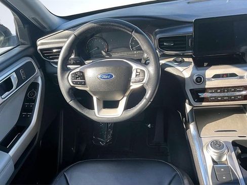 Certified 2022 Ford Explorer XLT w/ Equipment Group 202A image 5