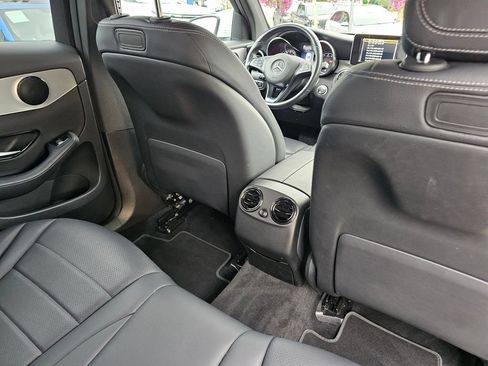 Used 2019 Mercedes-Benz GLC 300 4MATIC image 17